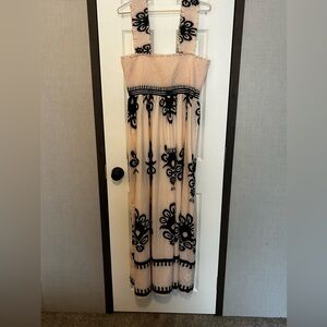 Elegant Black and Cream Maxi Dress